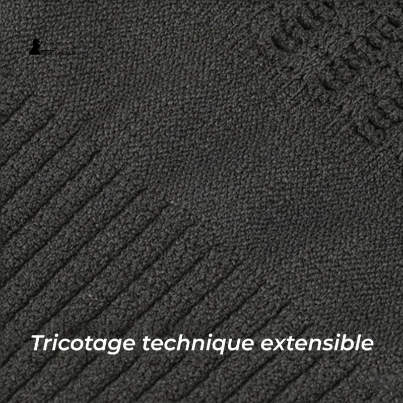 Taktische Sturmhaube aus dehnbarem technischem Material in Schwarz, Detail der dehnbaren technischen Strickart mit strukturierter Textur, Nahaufnahme - Bereich Sturmhauben