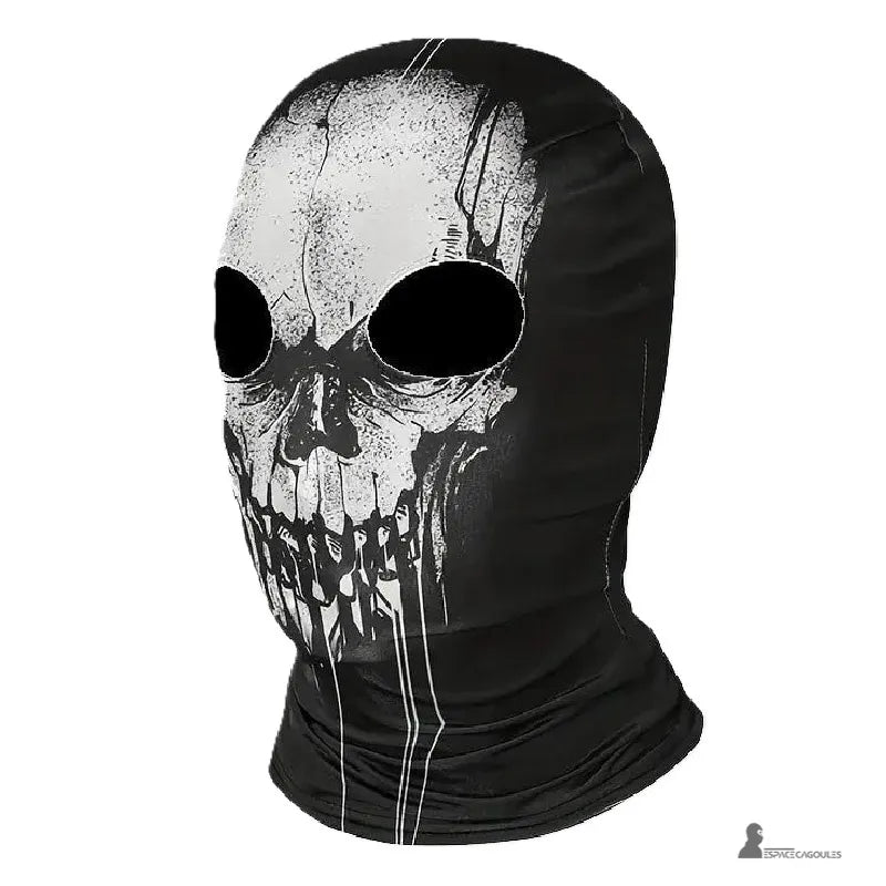 Cagoule tête de mort 2 trous en polyester et lycra noire, coupe près du visage avec impression crâne détaillée, vue trois quarts sur fond studio neutre - Espace Cagoules