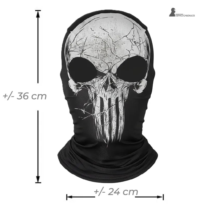 Cagoule tête de mort sous casque avec visuel crâne blanc sur fond noir, vue de face à plat avec indication des dimensions 36 cm par 24 cm – Espace Cagoules
