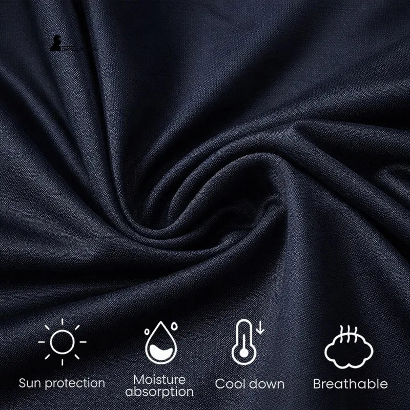 Cagoule tête de mort sous casque en vue macro du tissu noir avec texture fine et pictogrammes indiquant protection solaire, absorption de l’humidité, effet rafraîchissant et respirabilité – Espace Cagoules