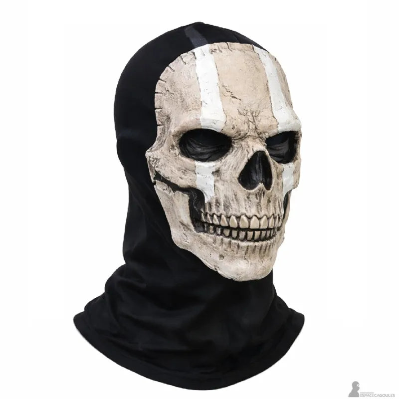 Cagoule type ghost recon masque tête de mort avec bandes verticales blanches vue trois quarts gauche sur fond clair - Espace C