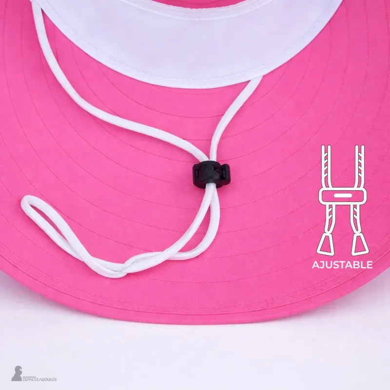 Dettaglio del laccio bianco e della clip di serraggio del cappello sahariano - Spazio Cagoule