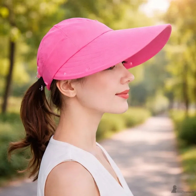 Cappello sahariano donna rosa indossato durante una passeggiata soleggiata - Spazio Cagoules