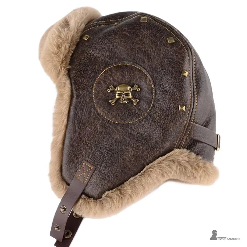 Chapka aviateur en cuir marron et fausse fourrure, forme chapka aviateur présentée à plat sur fond blanc - Espace Cagoules