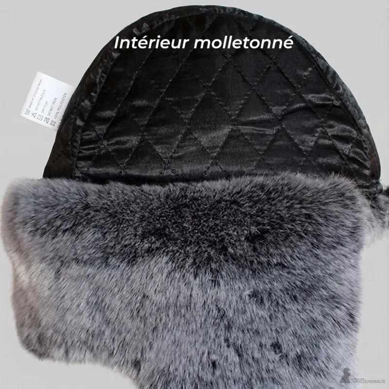 Gros plan sur l'intérieur molletonné et l'étiquette de composition de la Chapka patchwork fourrure - Espace Cagoules