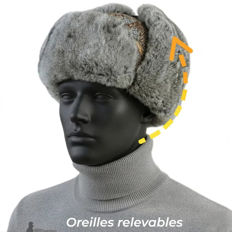 Mannequin homme portant la Chapka patchwork fourrure, oreilles relevées, avec flèche technique - Espace Cagoules