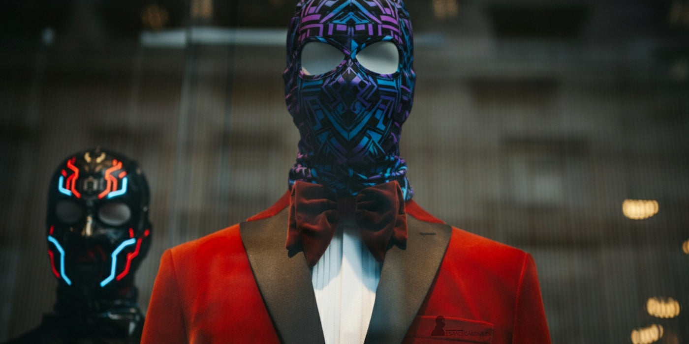 Cagoule originale géométrique violette et bleue avec costume rouge – cagoule humoristique élégante - Espace Cagoules