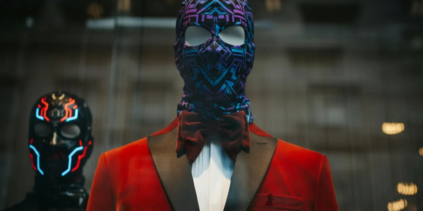 Cagoule originale géométrique violette et bleue avec costume rouge – cagoule humoristique élégante - Espace Cagoules