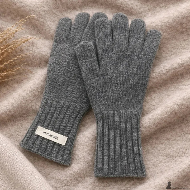 Damenhandschuhe aus feiner Wolle, 100% Wolle, in Grau, flach liegend, um die Regelmäßigkeit des Strickens zu zeigen – Cagoules Raum