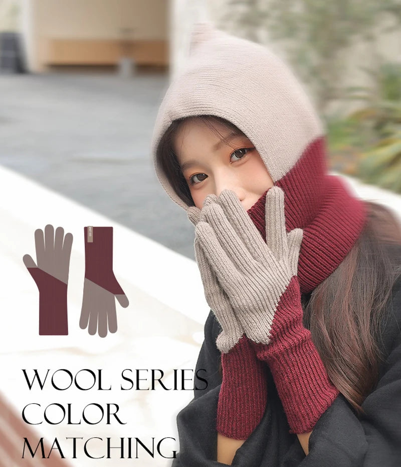 Gants femme en laine bicolore gris et bordeaux assortis à une cagoule cache cou tricotée, accessoire hiver chaud et élégant