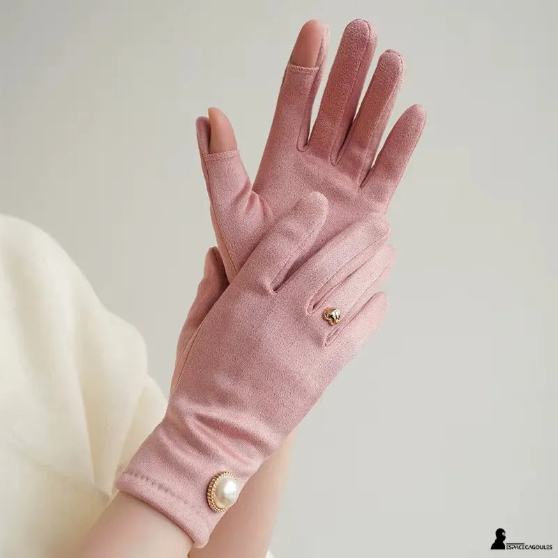Damen Winterhandschuhe chic in Rosa mit Touchscreenöffnung am Daumen und Zeigefinger, aus weichem Polyester, funktionales Detail, das die Nutzung eines Bildschirms erleichtert, ohne die Handschuhe auszuziehen - Espace Cagoules
