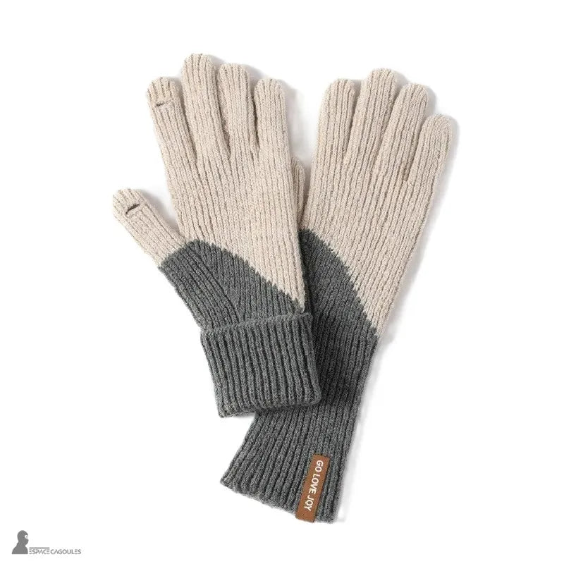 Guanti lunghi da donna in fibra sintetica, maglia fine bicolore beige e grigio, forma lunga, vista frontale su sfondo bianco che mette in risalto la texture – Spazio Cagoule