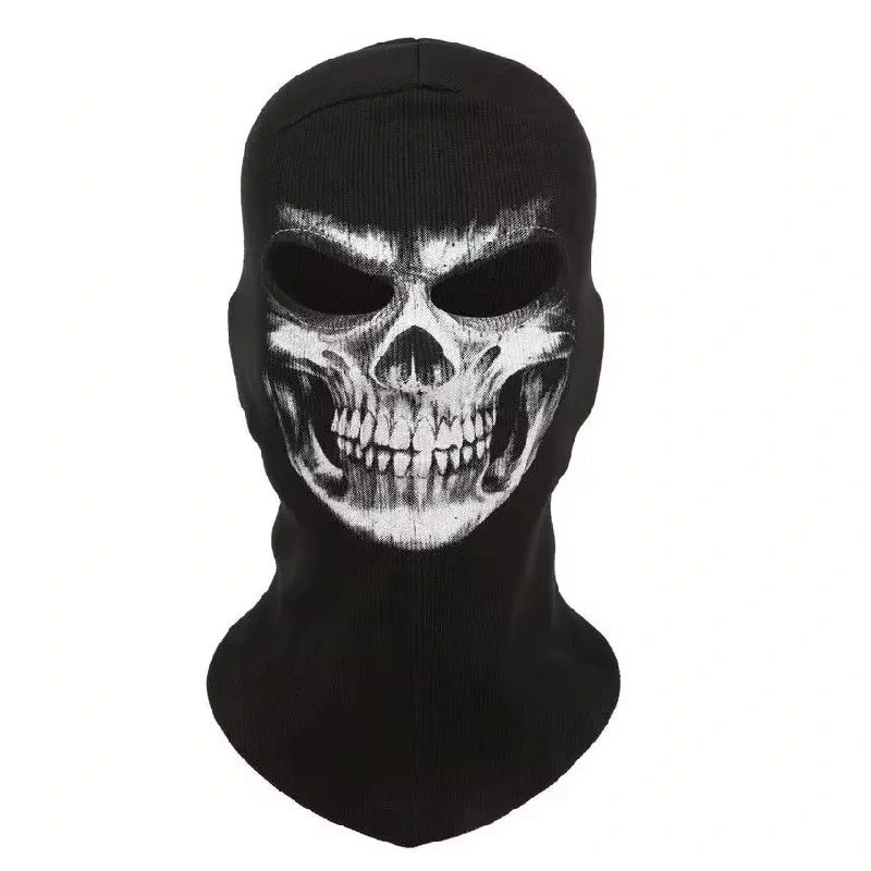 Ghost MW2 cagoule vue de face, cagoule 2 trous avec motif crâne blanc contrasté sur fond blanc - Espace Cagoules