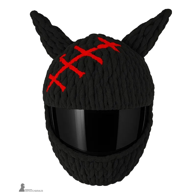Housse cagoule pour casque Moto noire avec cornes pointues et coutures rouges décoratives, fond blanc, Espace Cagoules