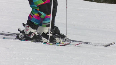 Vidéos d'un enfant effectuant ses débuts sur des skis
