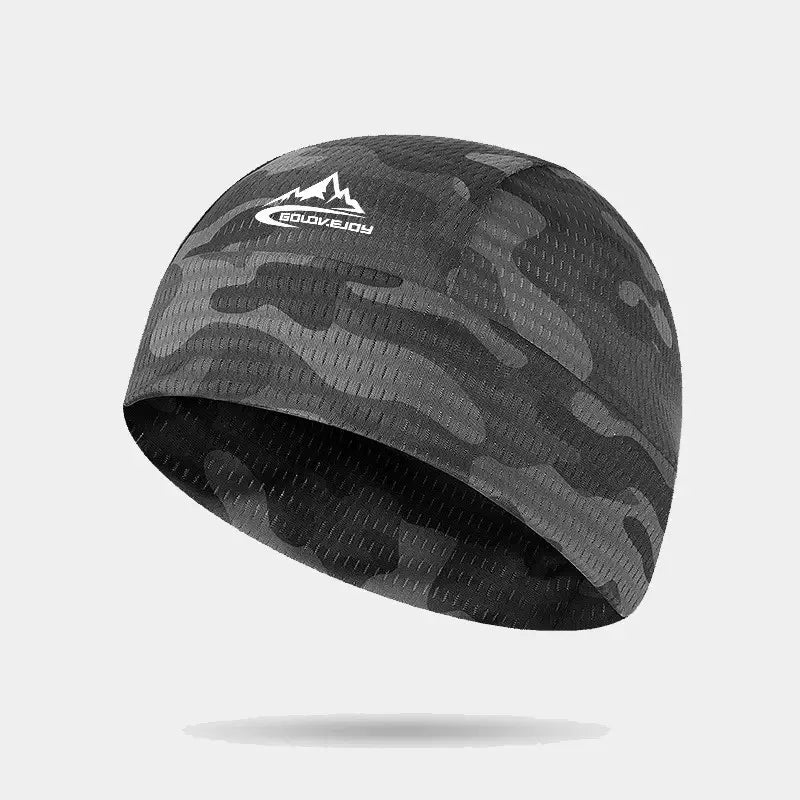Sous casque été camouflage gris, offrant une protection respirante et ajustée pour les activités extérieures.